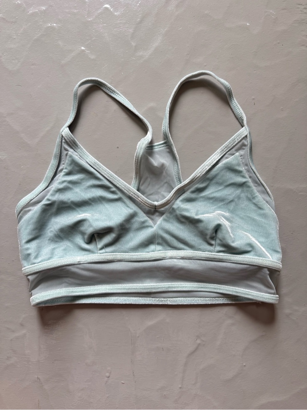 ALO Yoga Luxe Bra in Mint